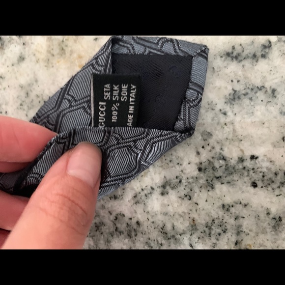 Gucci 60” iridescent silk tie slate print - Picture 6 of 14